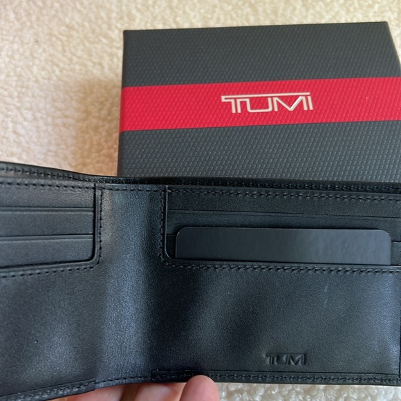 NWT Tumi men’s Carbon Fiber slim billfold wallet - Picture 3 of 6